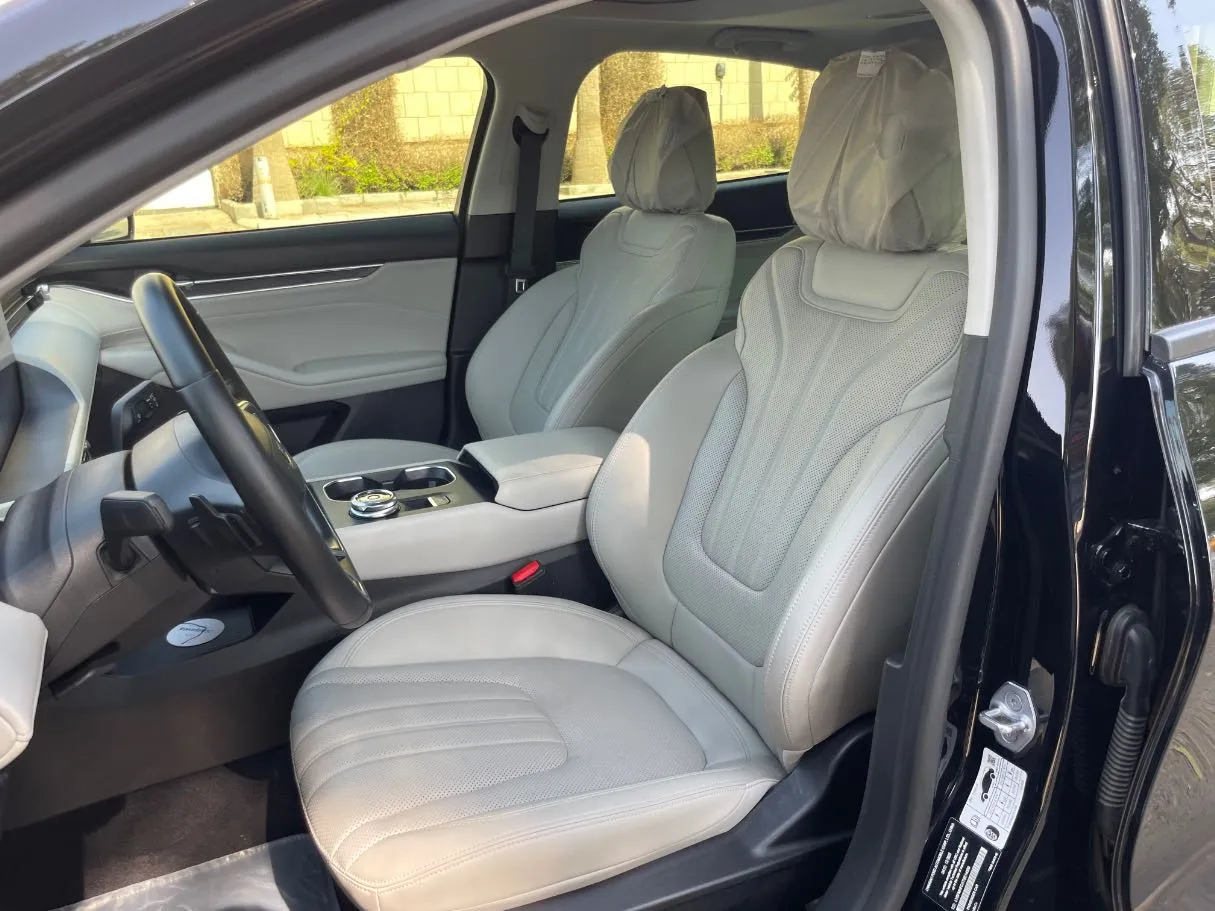Car image 13