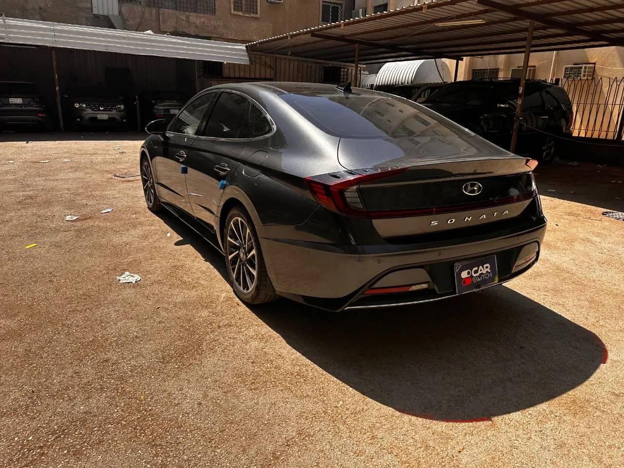 Car image 7