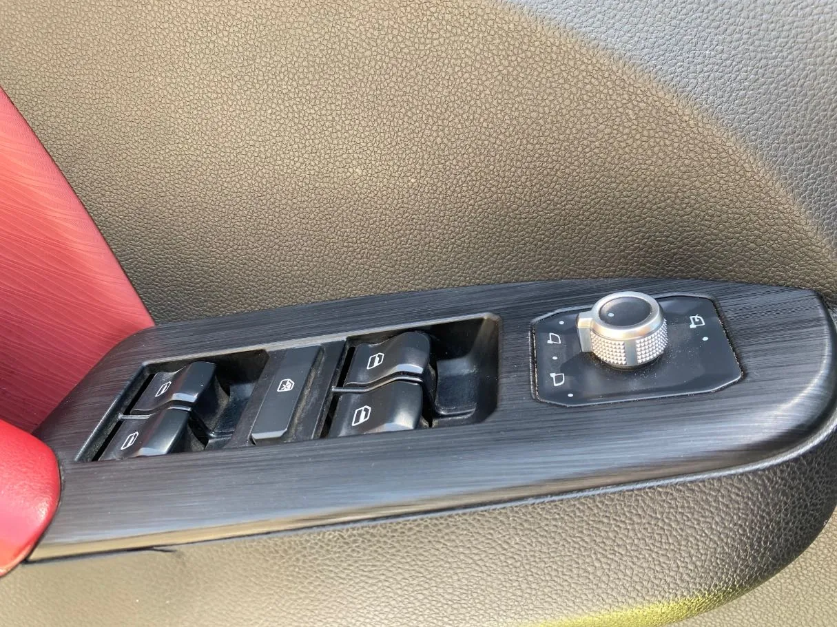 Car image 26