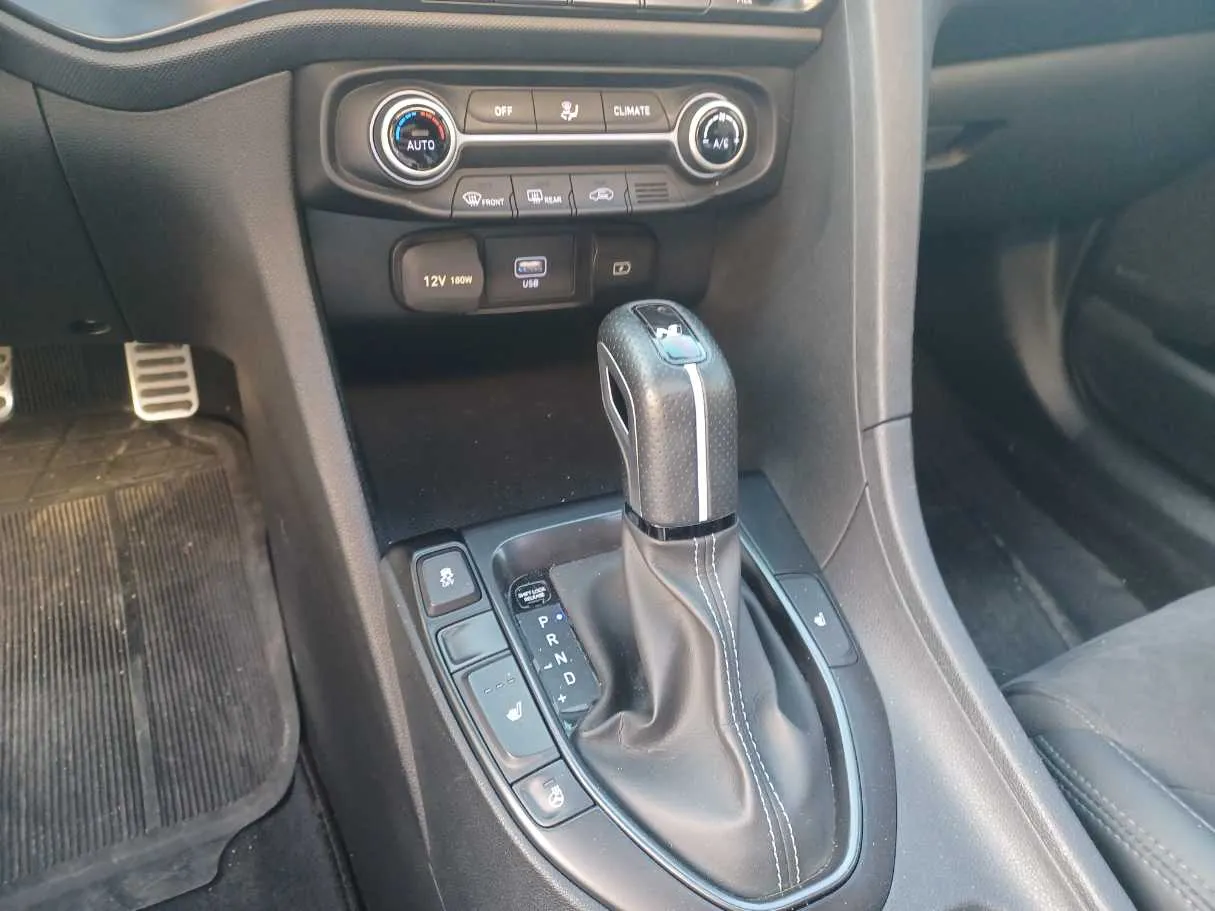 Car image 14