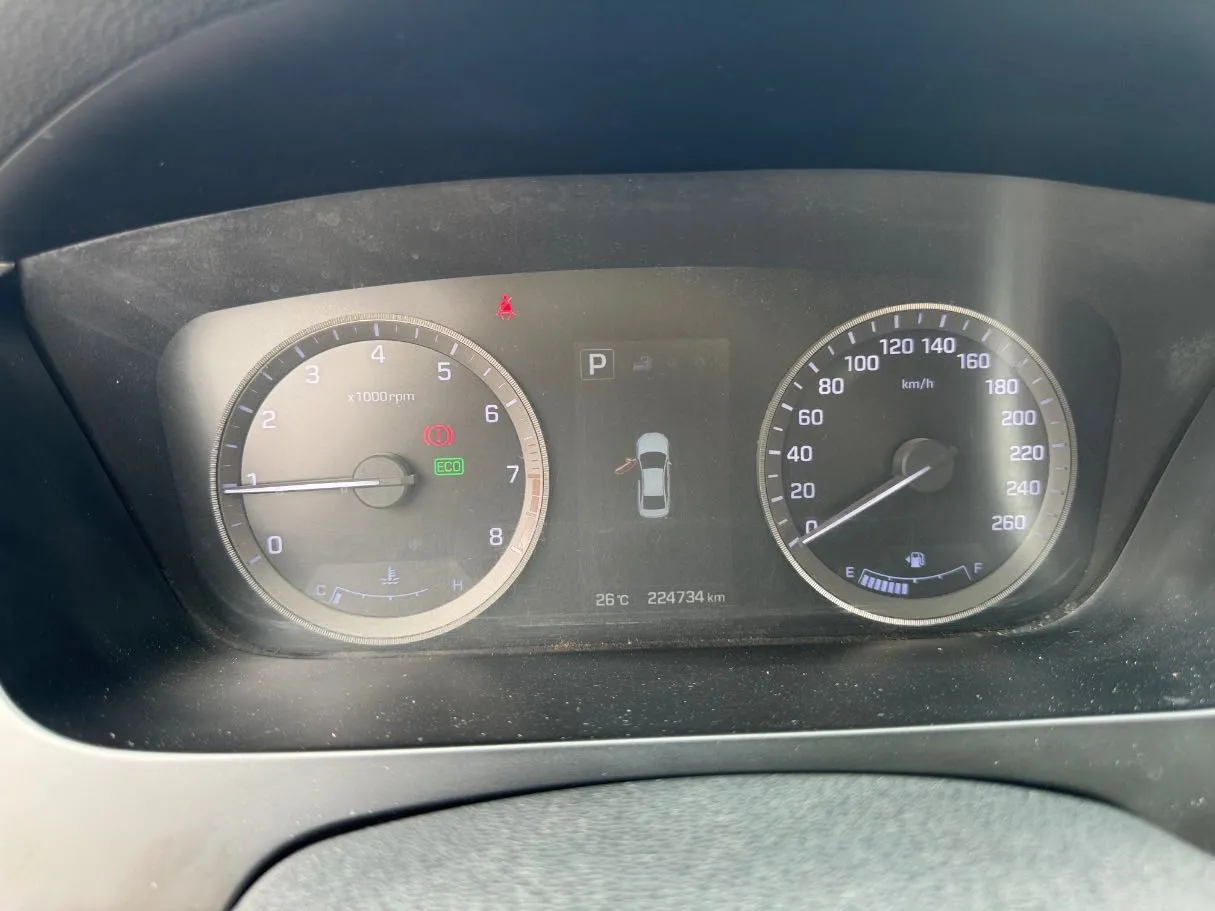 Car image 18