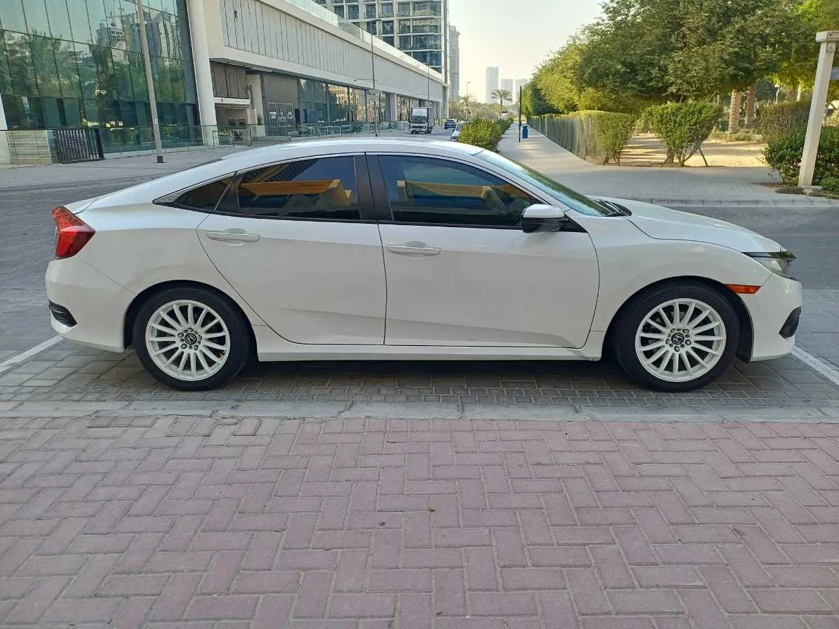 Car image 8