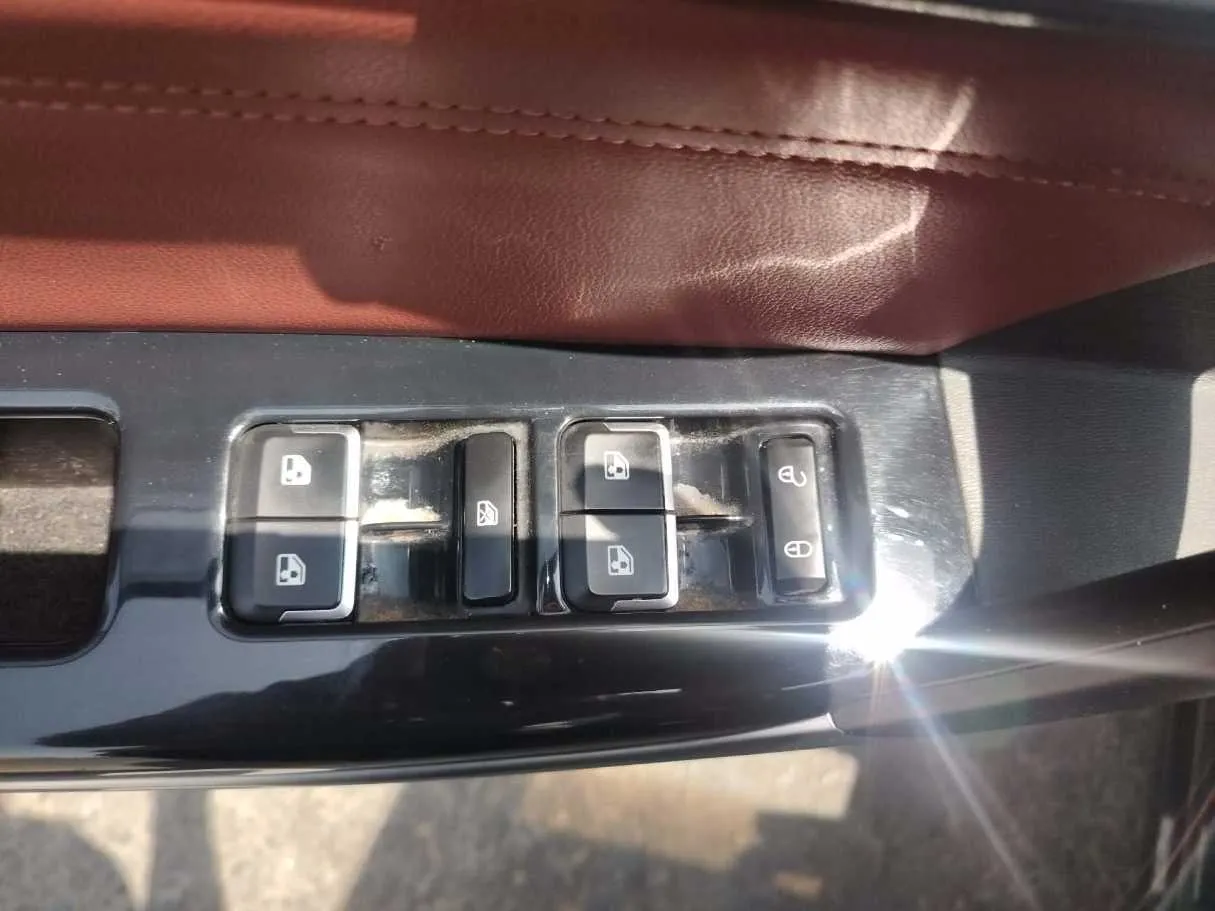 Car image 36