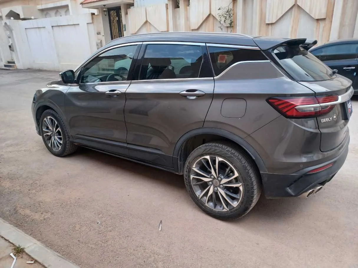Car image 8