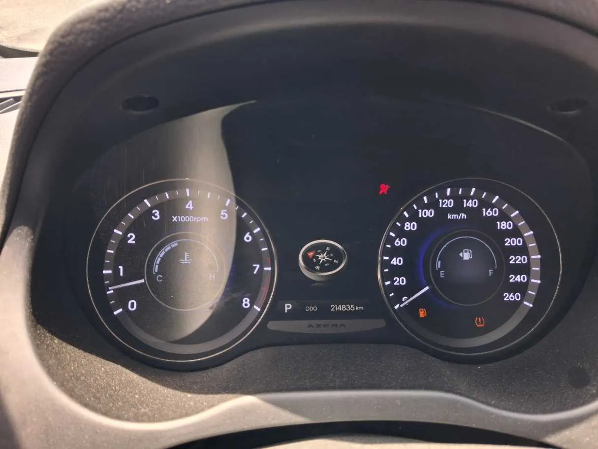 Car image 13