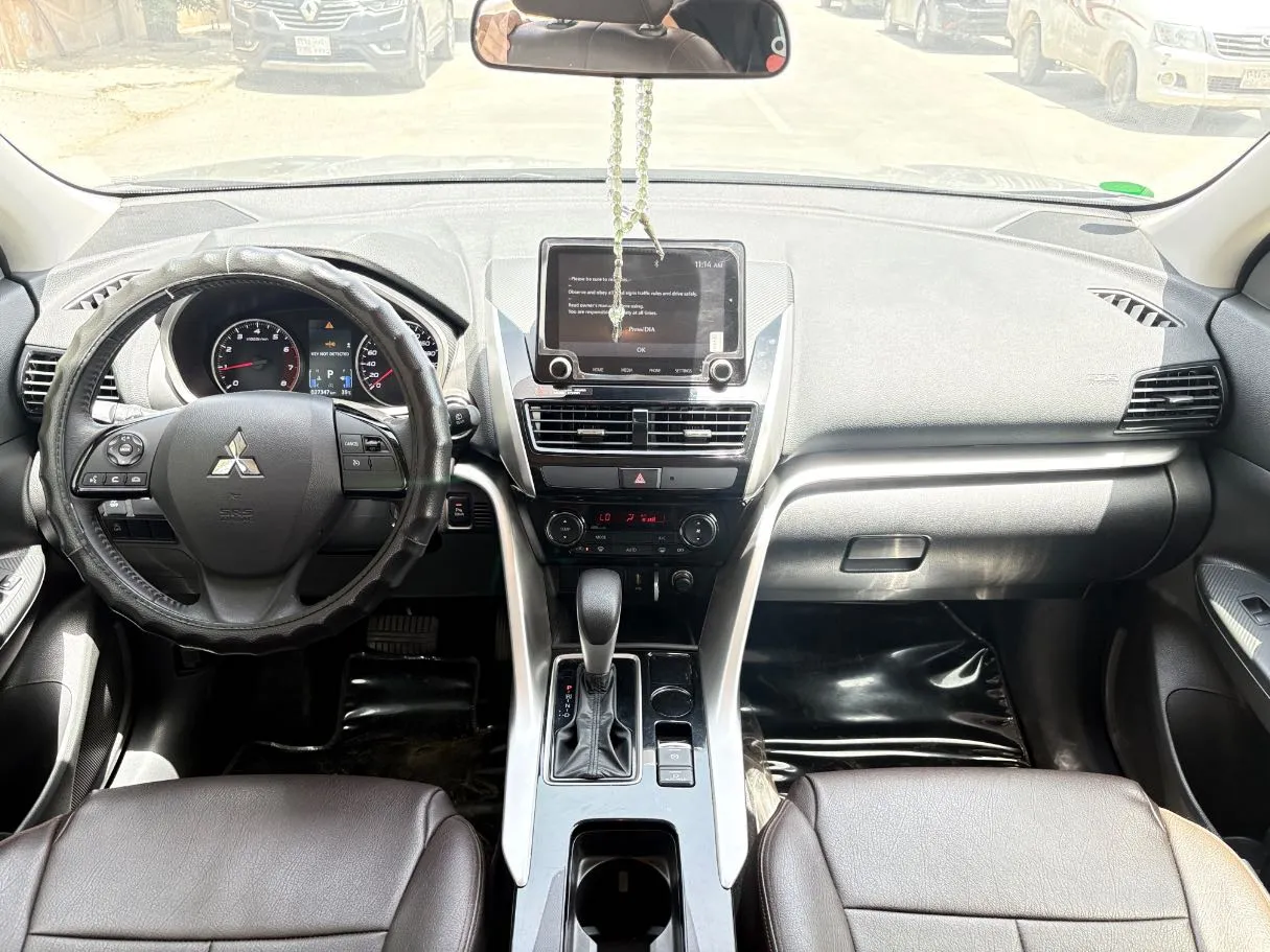 Car image 18
