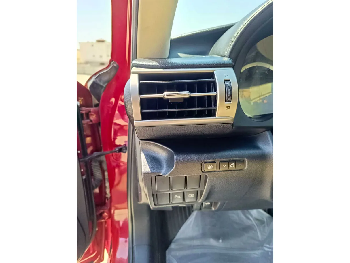 Car image 30