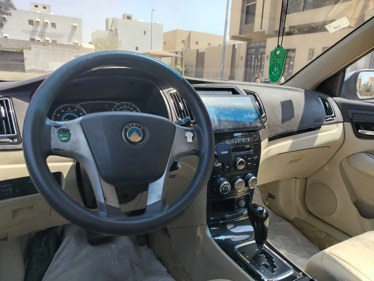 Car image 25