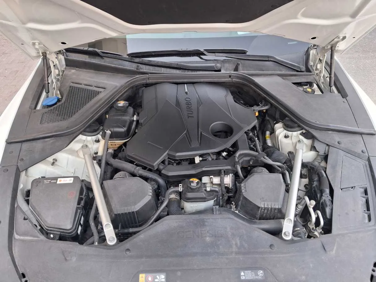 Car image 24