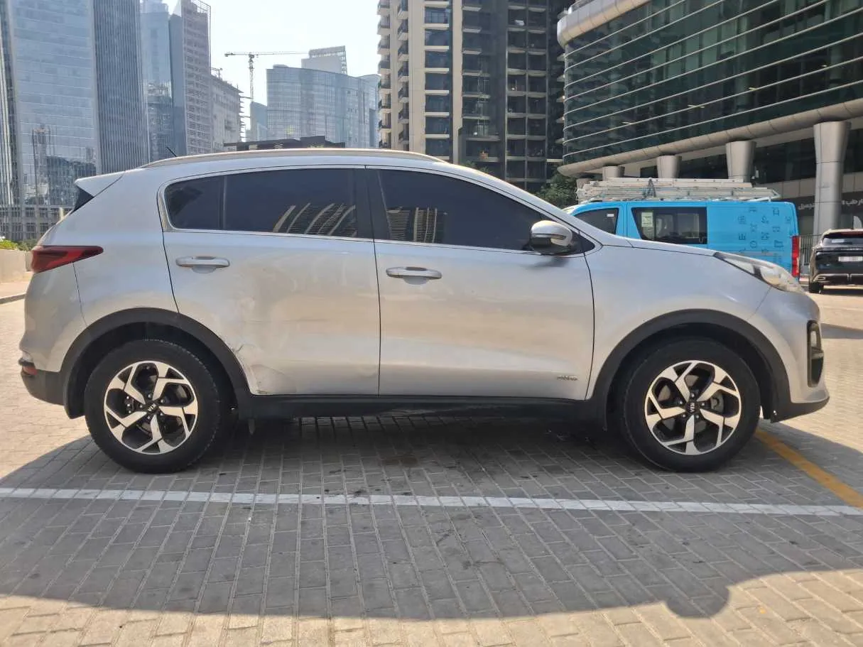 Car image 4