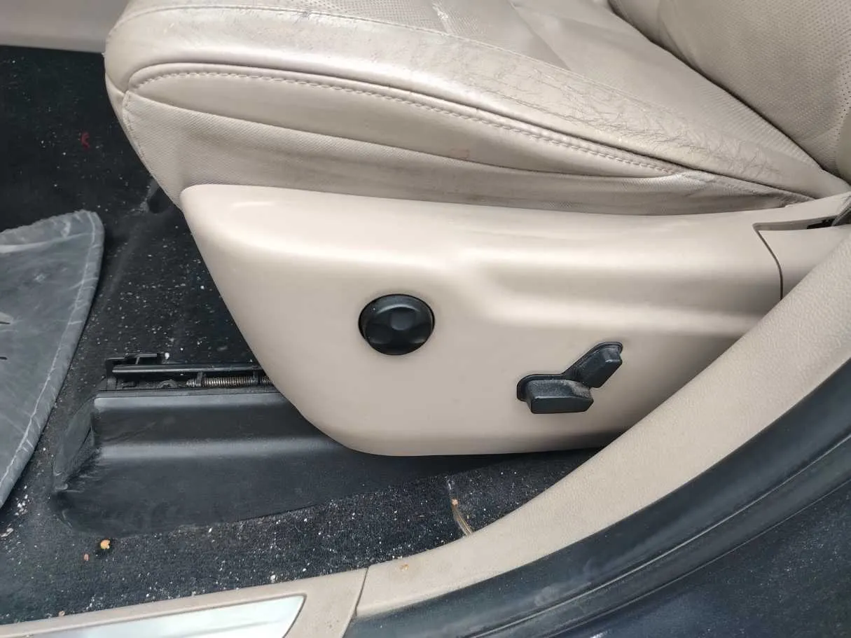 Car image 34