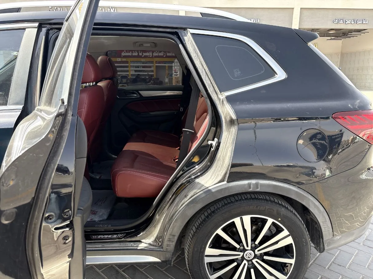 Car image 16