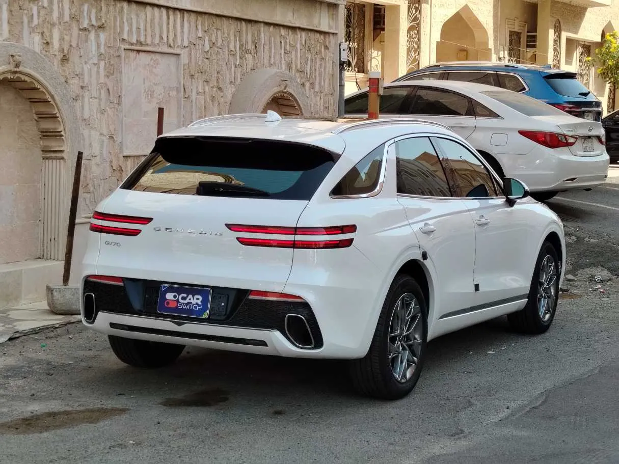 Car image 5