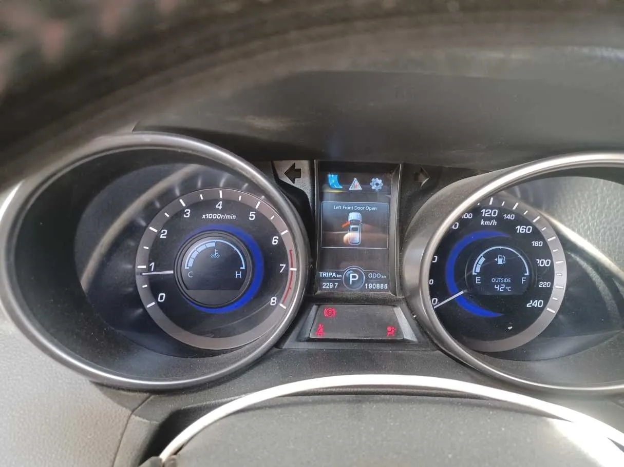 Car image 17