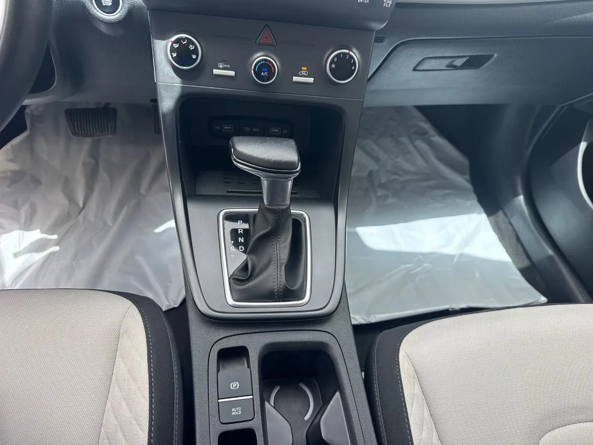 Car image 14