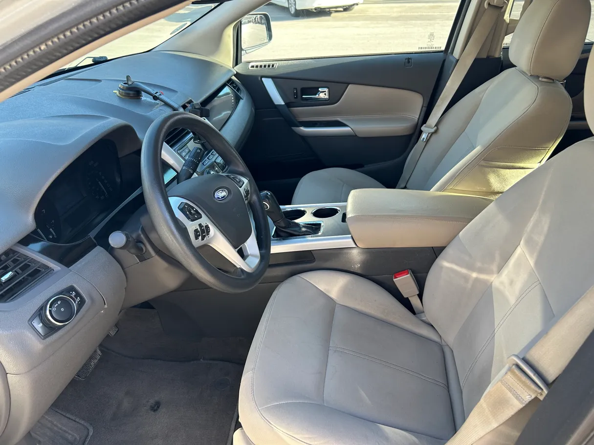 Car image 5