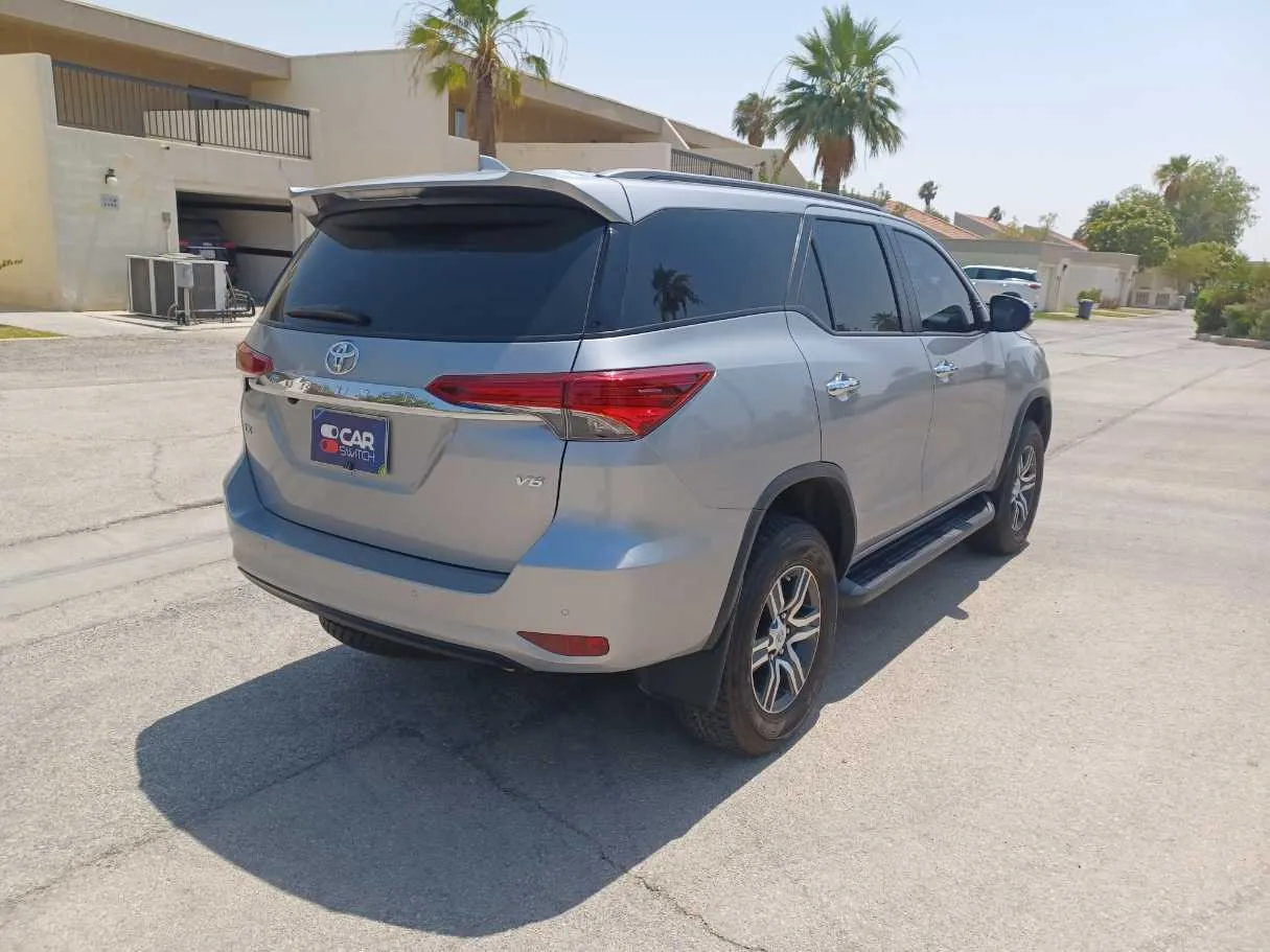 Car image 5