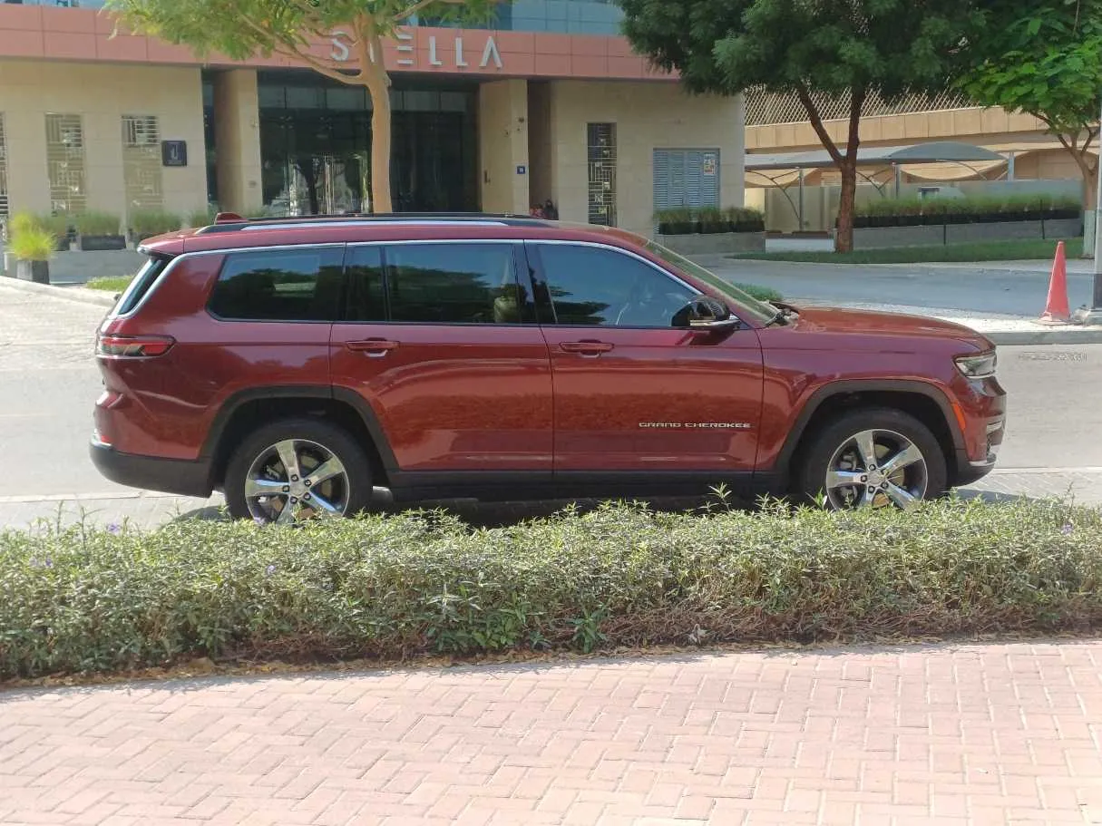 Car image 8