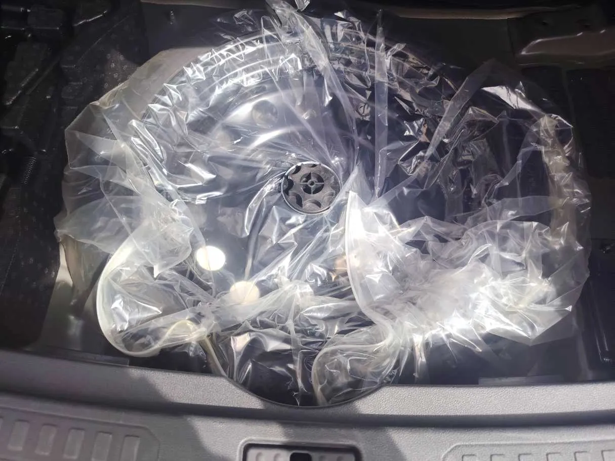 Car image 30