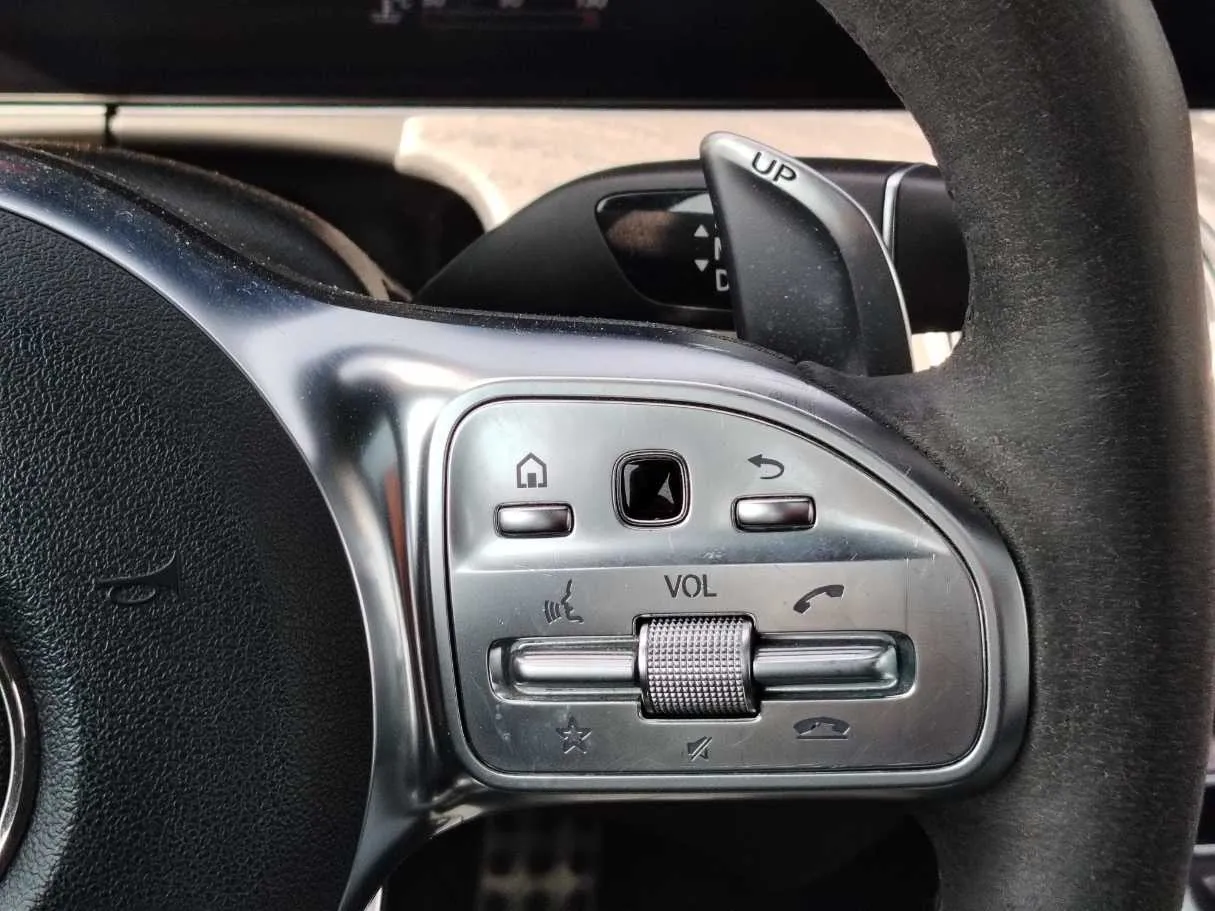Car image 40