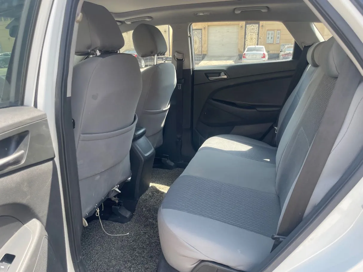Car image 16