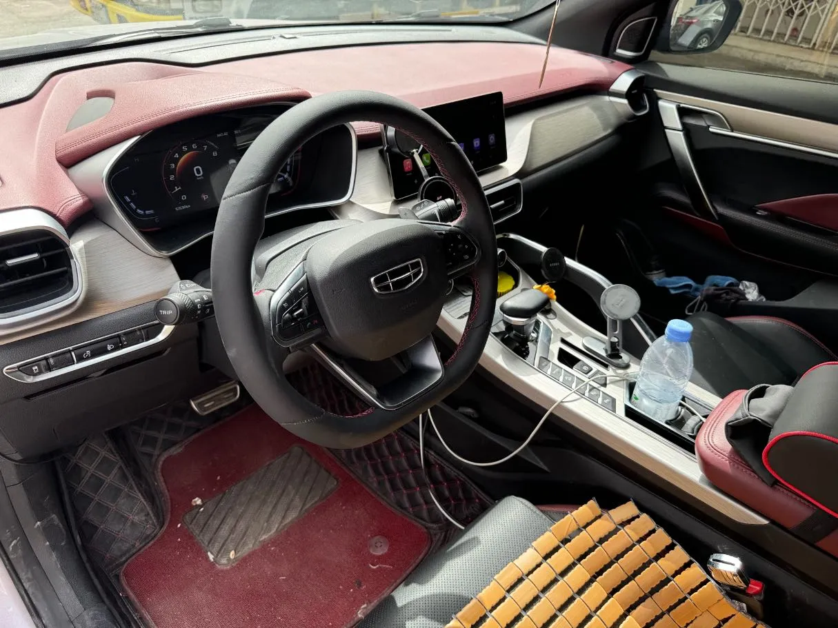 Car image 12