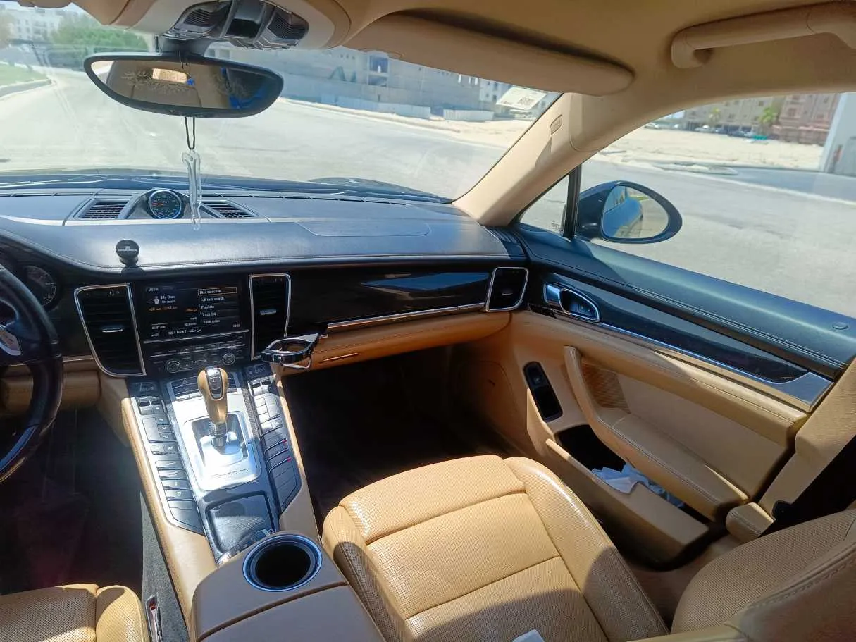 Car image 25