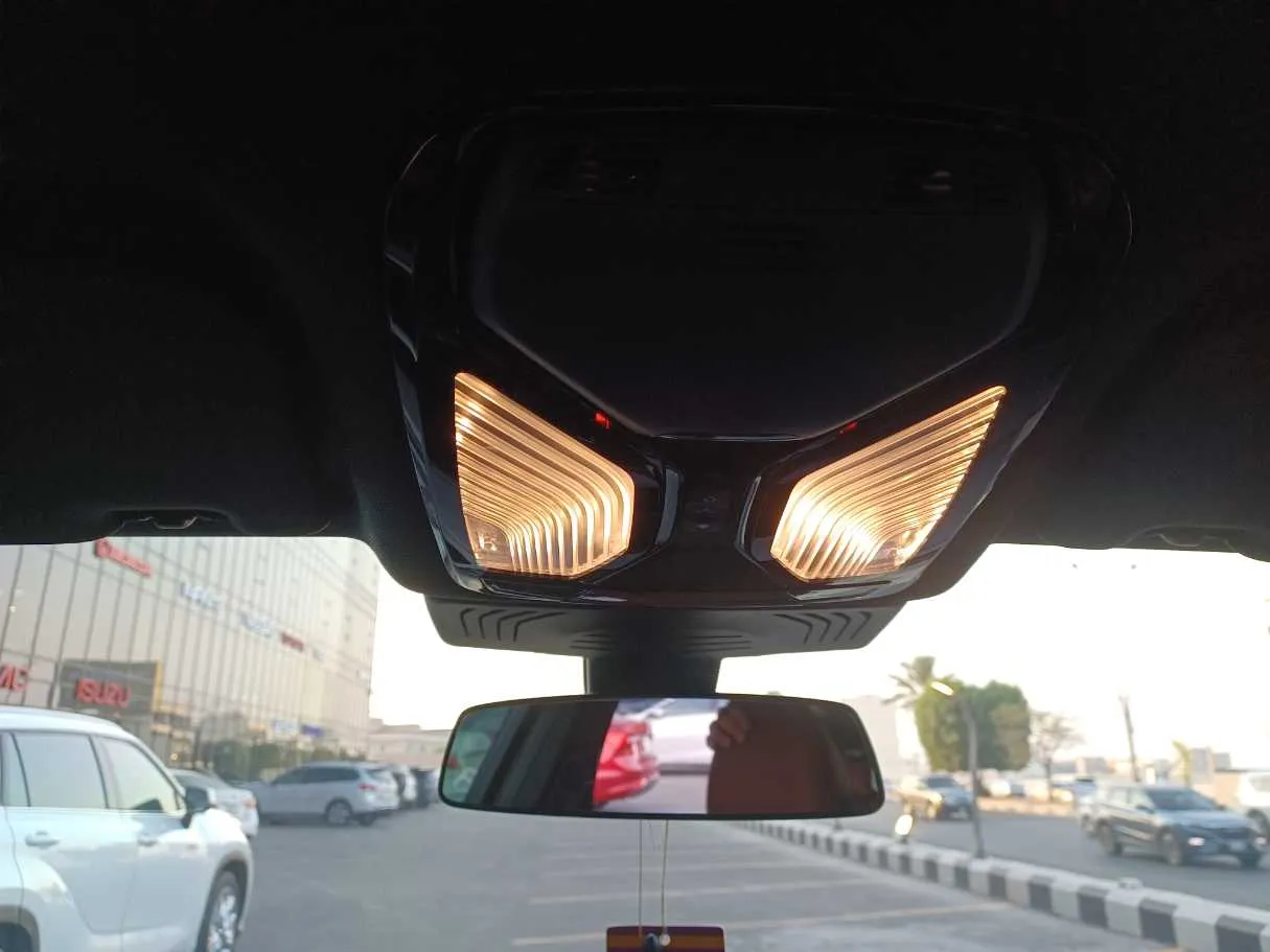 Car image 24