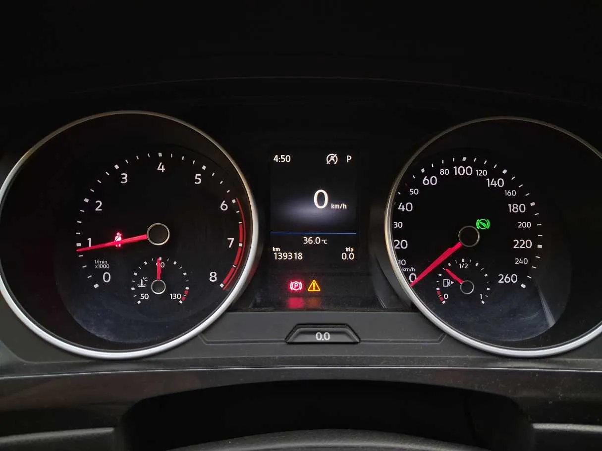 Car image 18