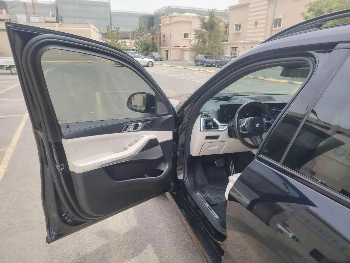 Car image 26