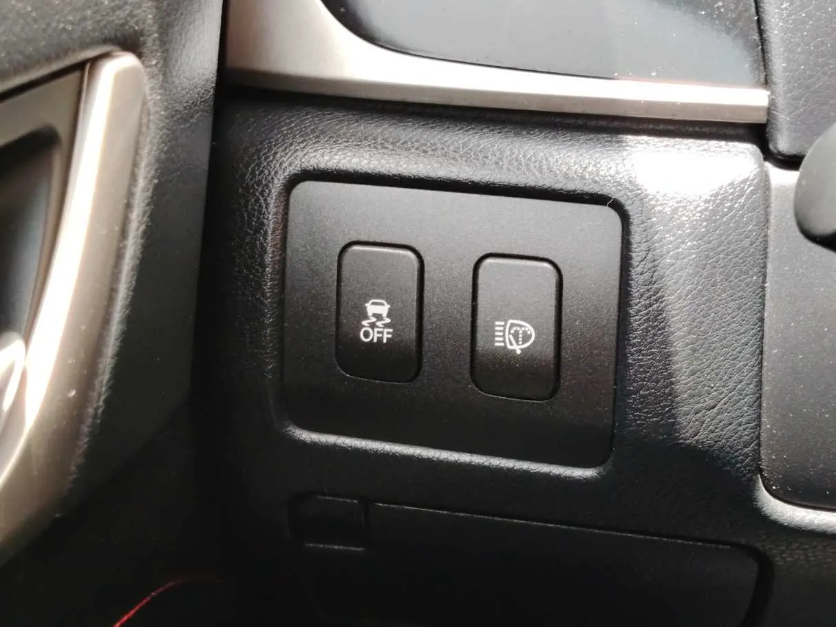 Car image 30