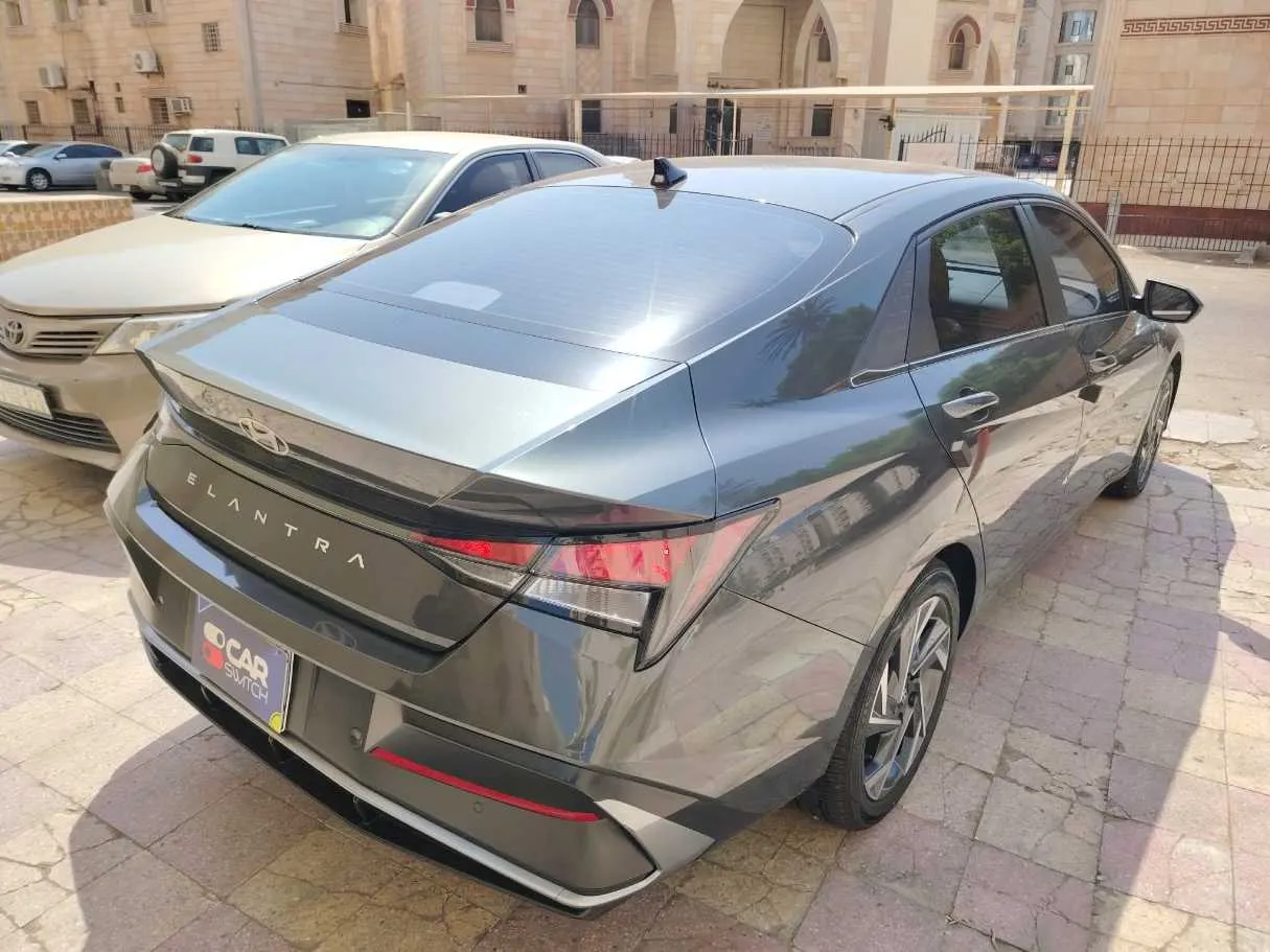 Car image 5