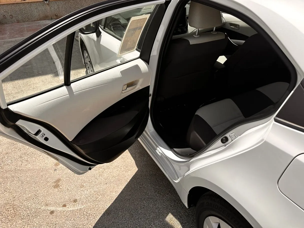 Car image 13