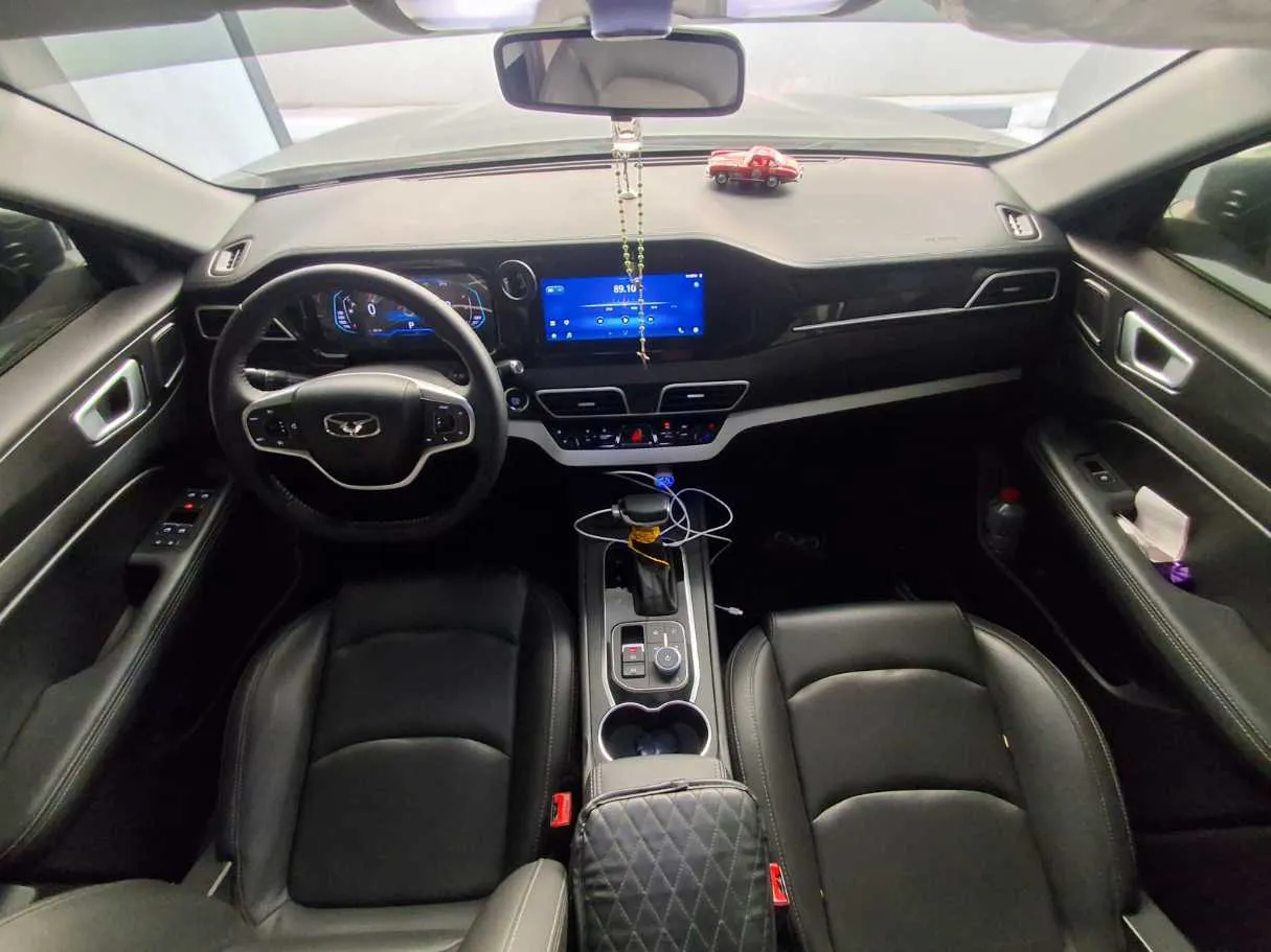 Car image 16