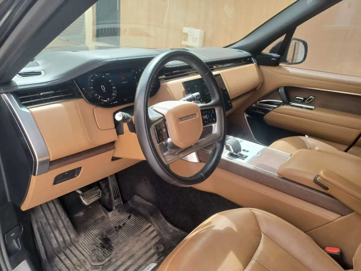 Car image 11