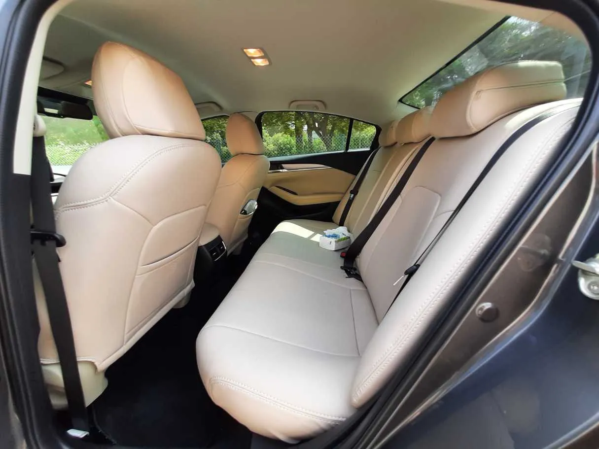 Car image 13