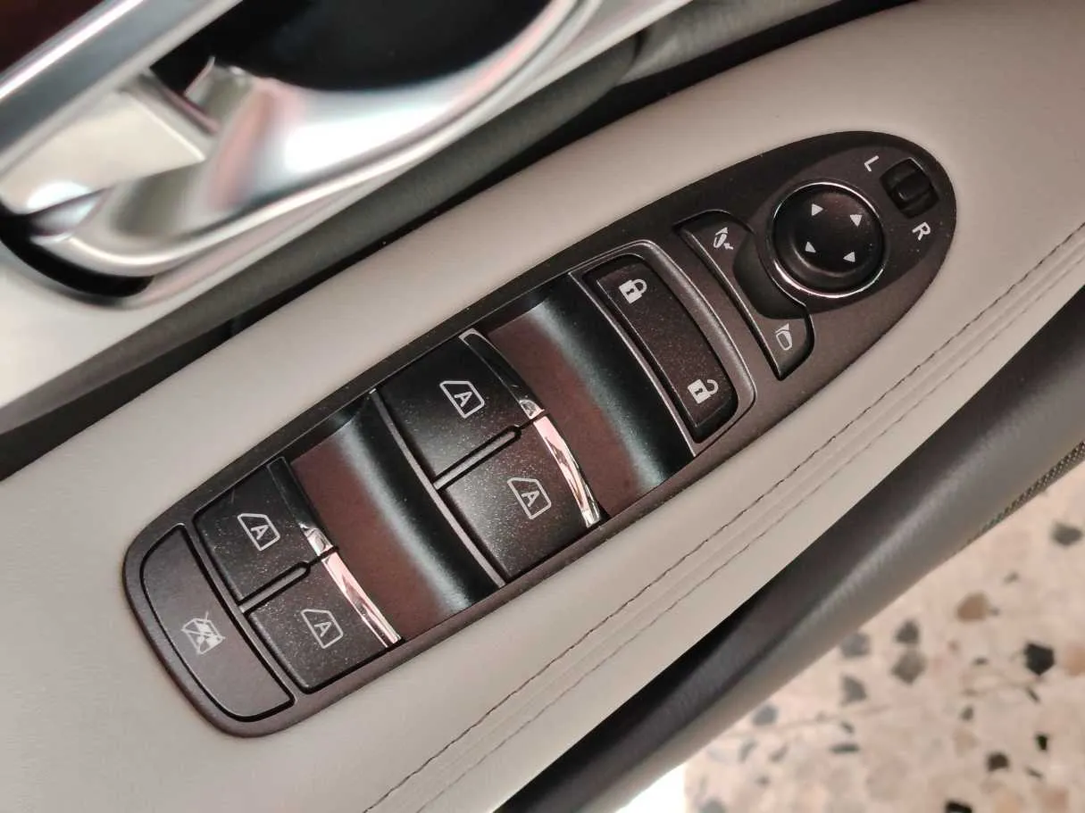 Car image 35