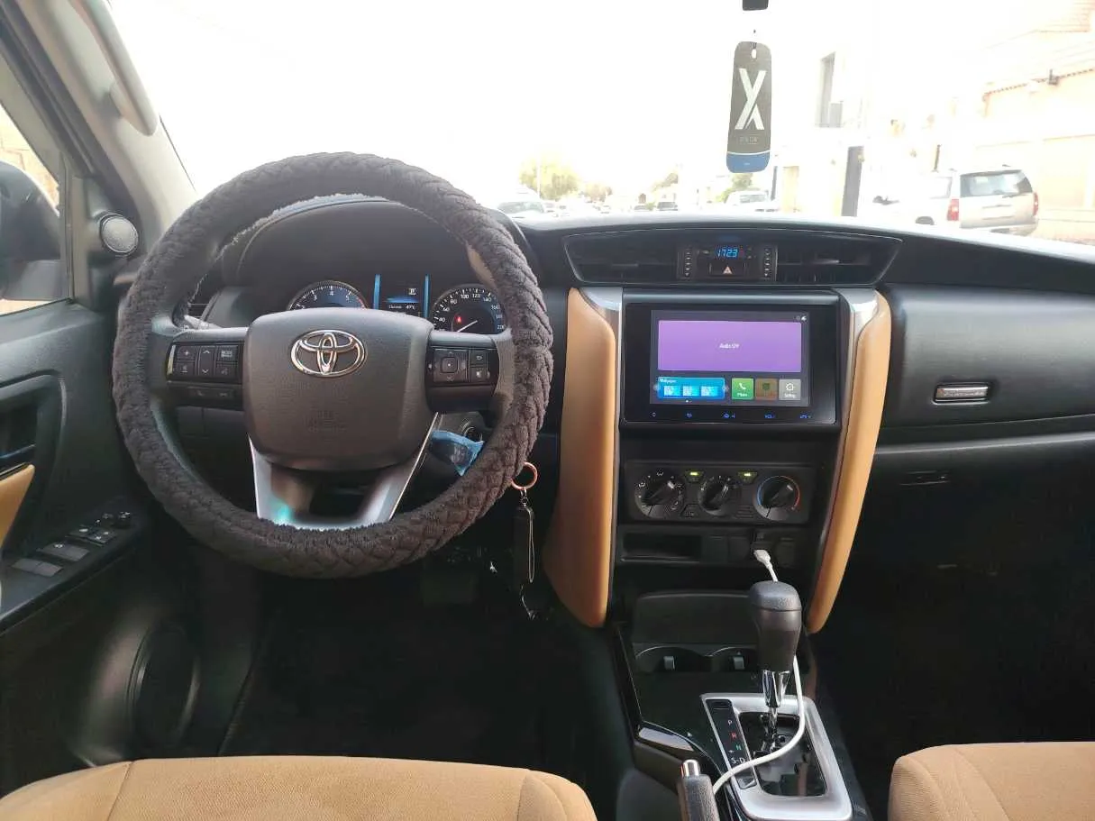 Car image 18