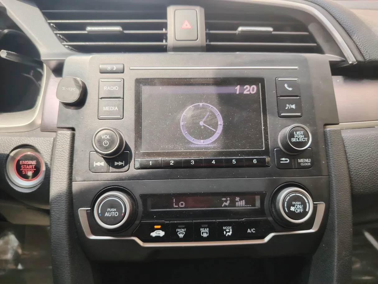 Car image 19