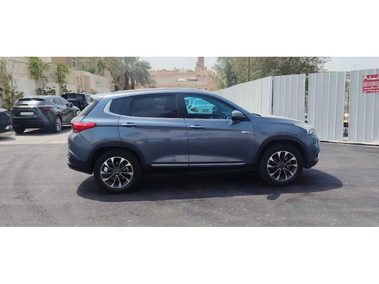 Car image 4