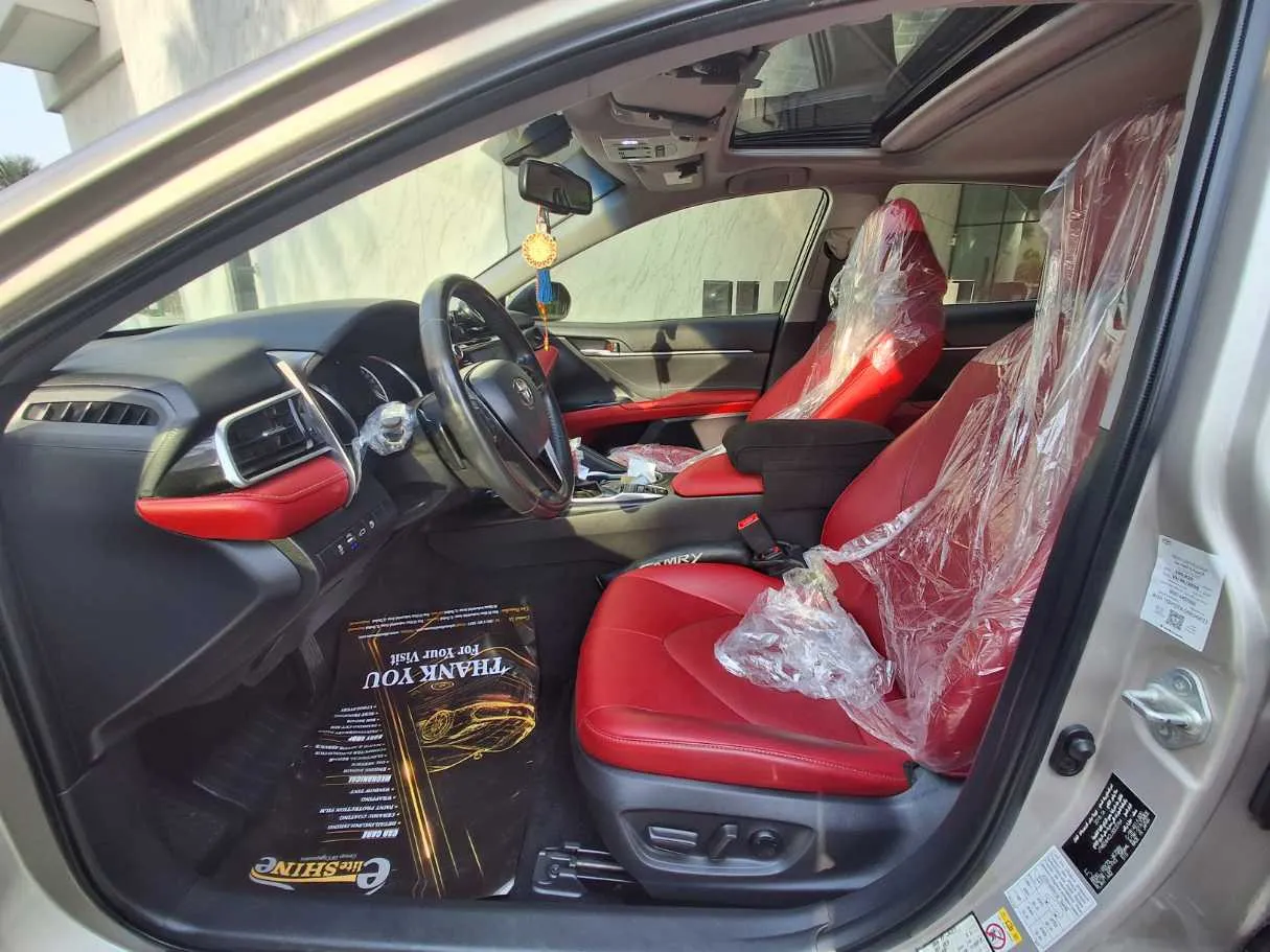 Car image 12