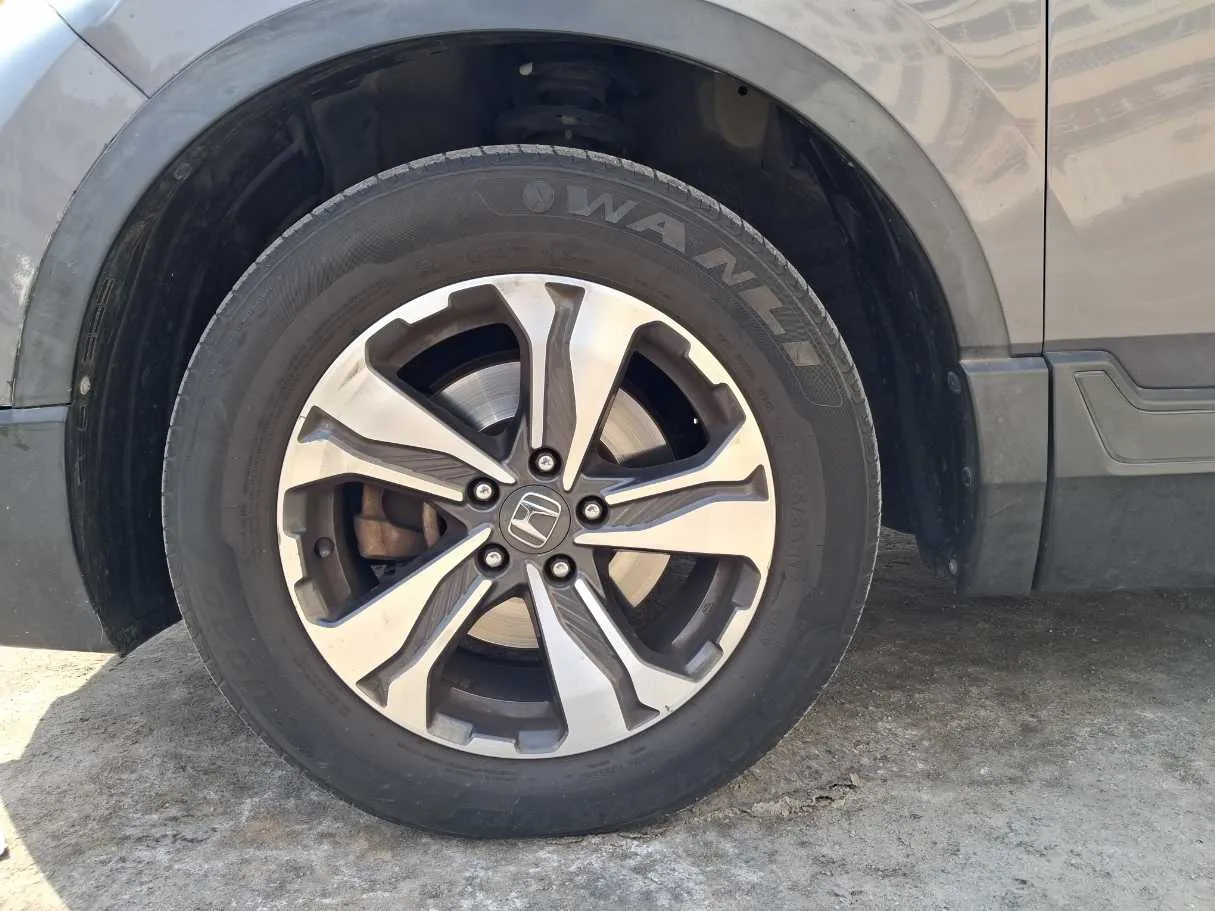 Car image 9