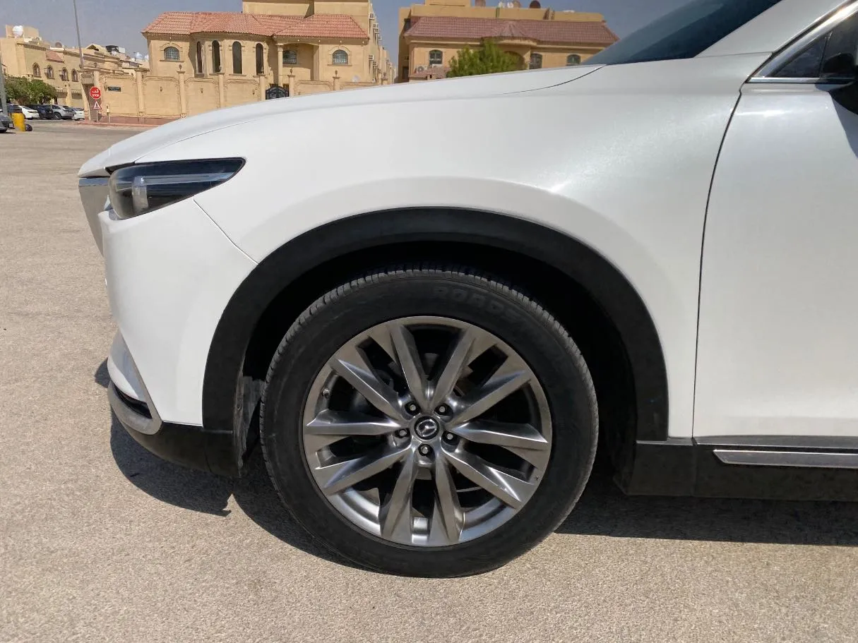 Car image 9