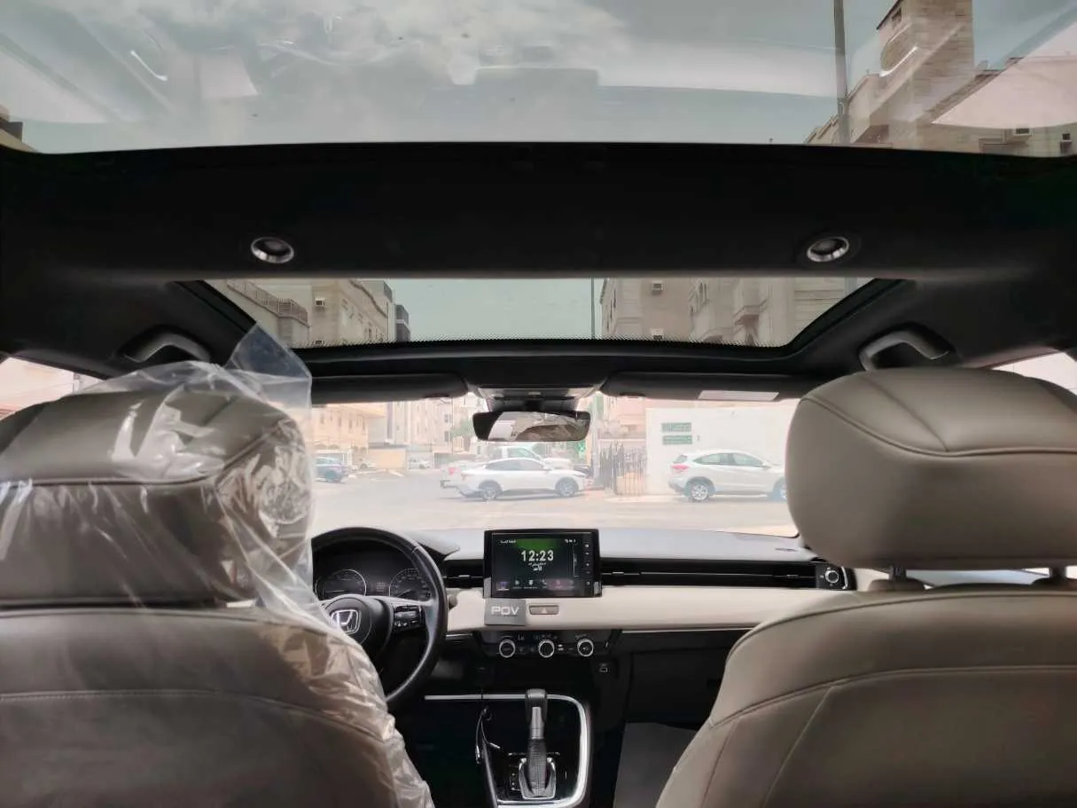 Car image 19
