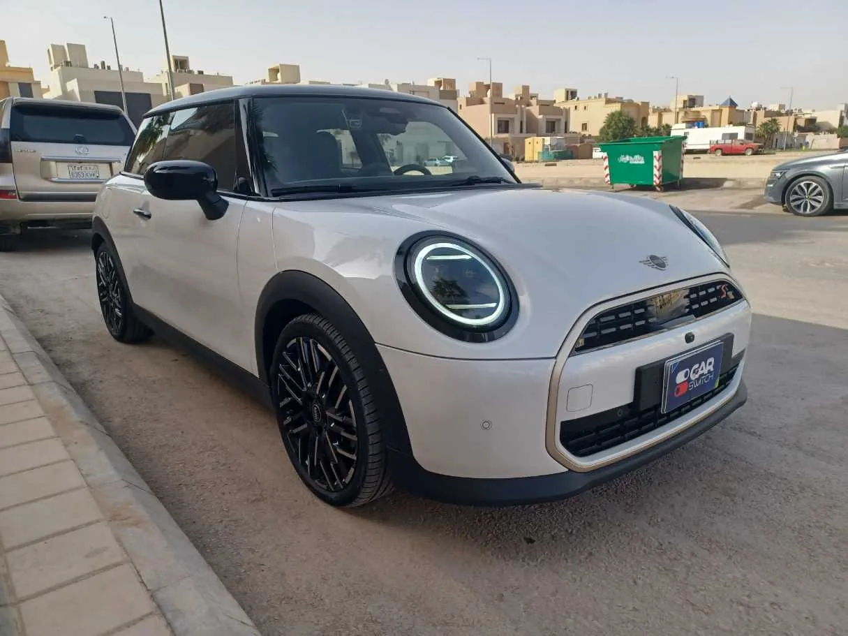 Car image 3