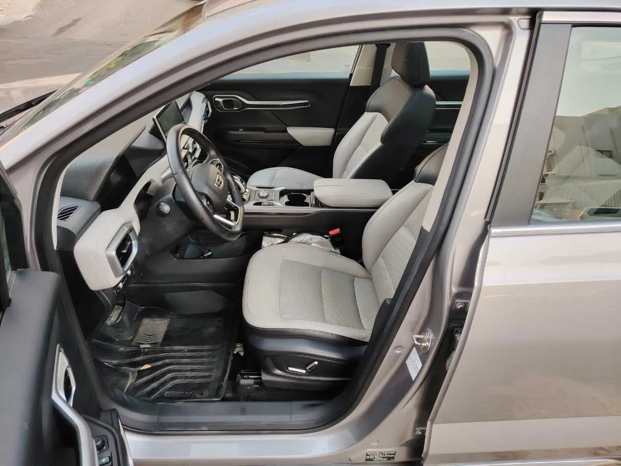 Car image 12