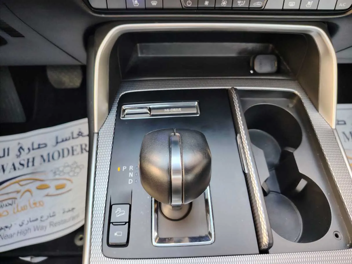 Car image 19