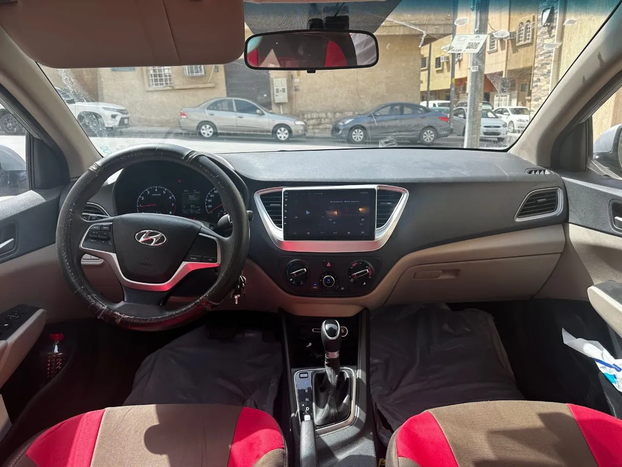 Car image 18