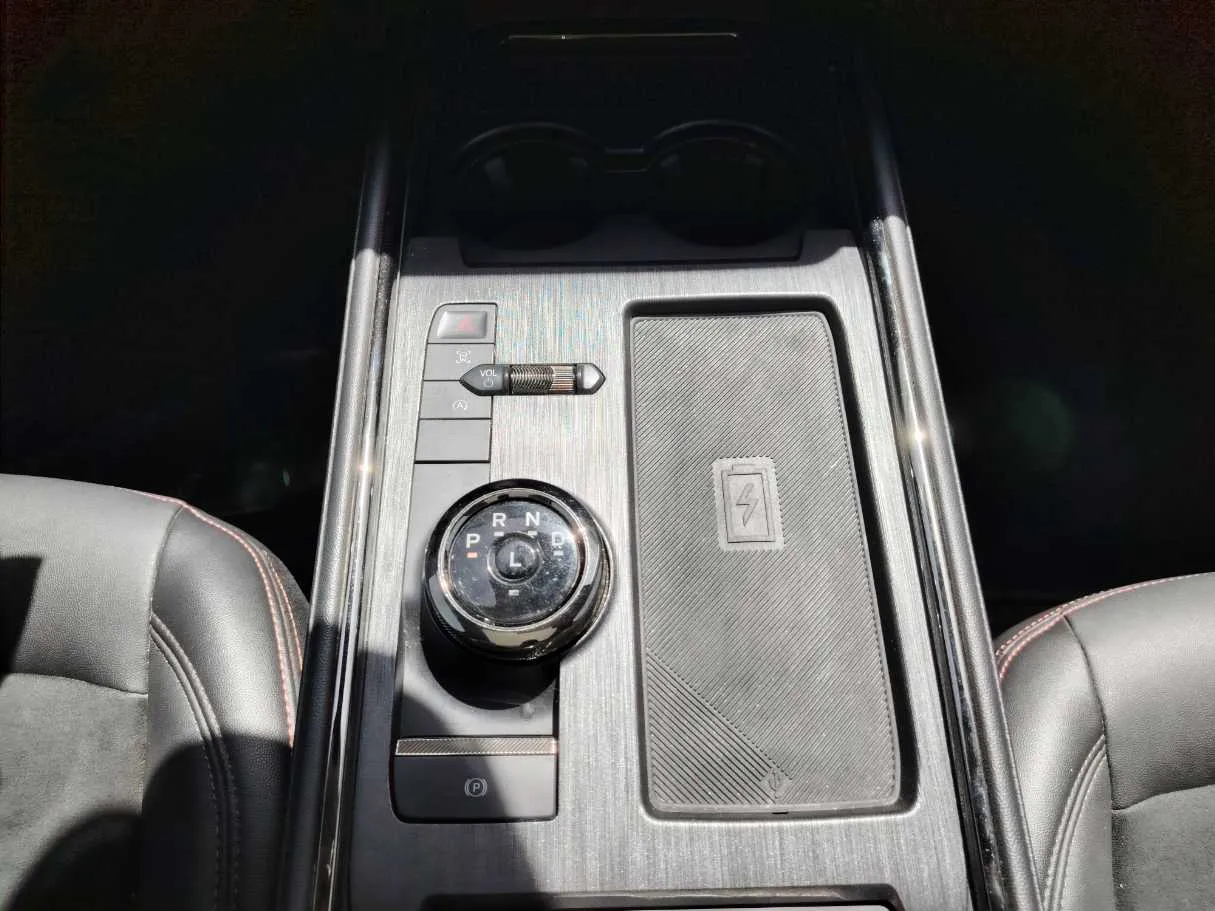 Car image 26