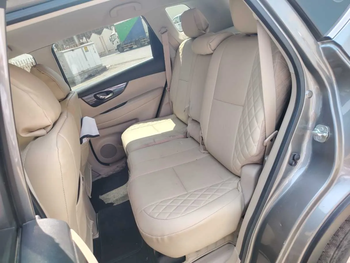 Car image 16